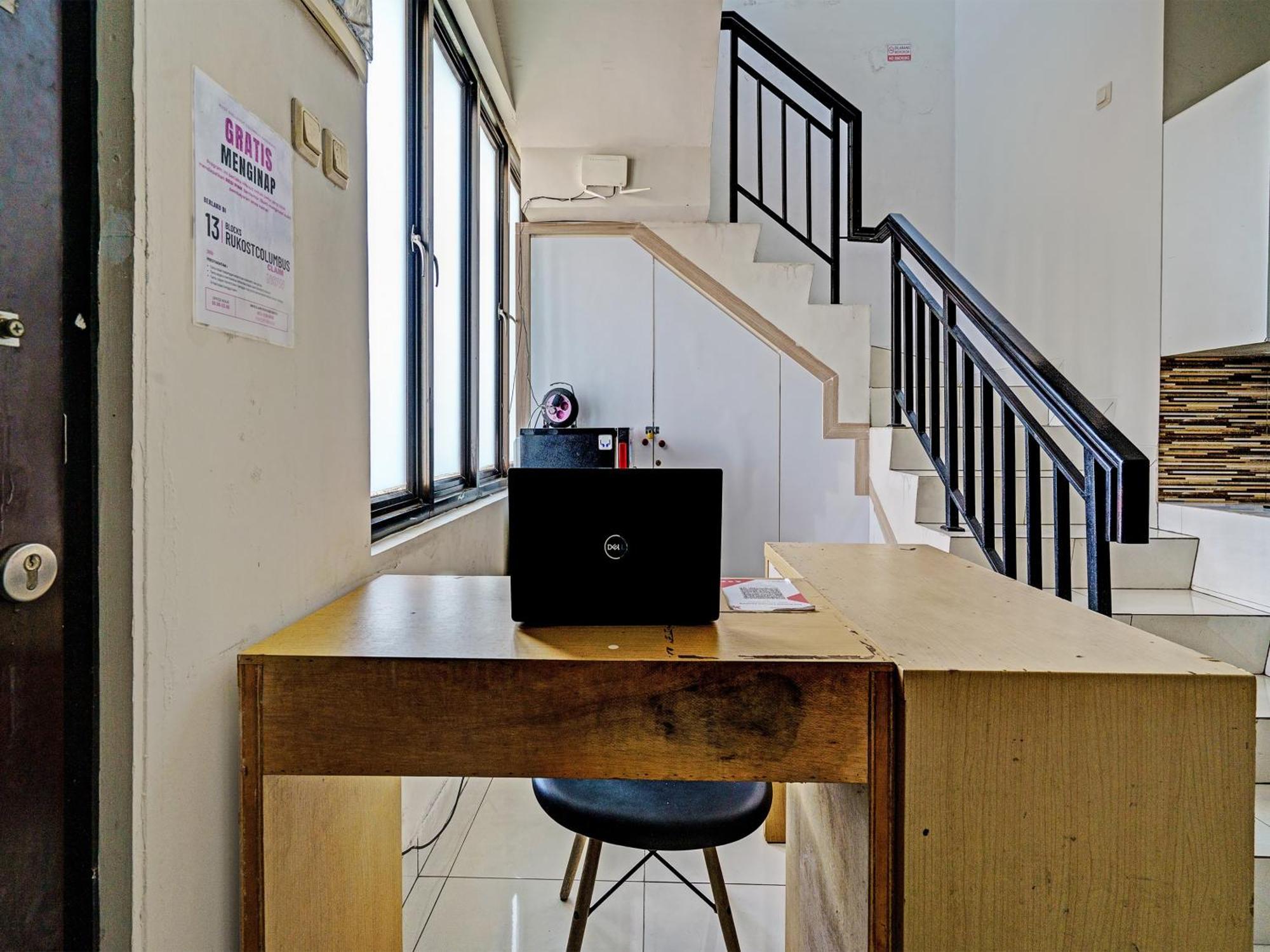 Oyo 92772 Losmen Diah Syariah Langsa Exterior photo